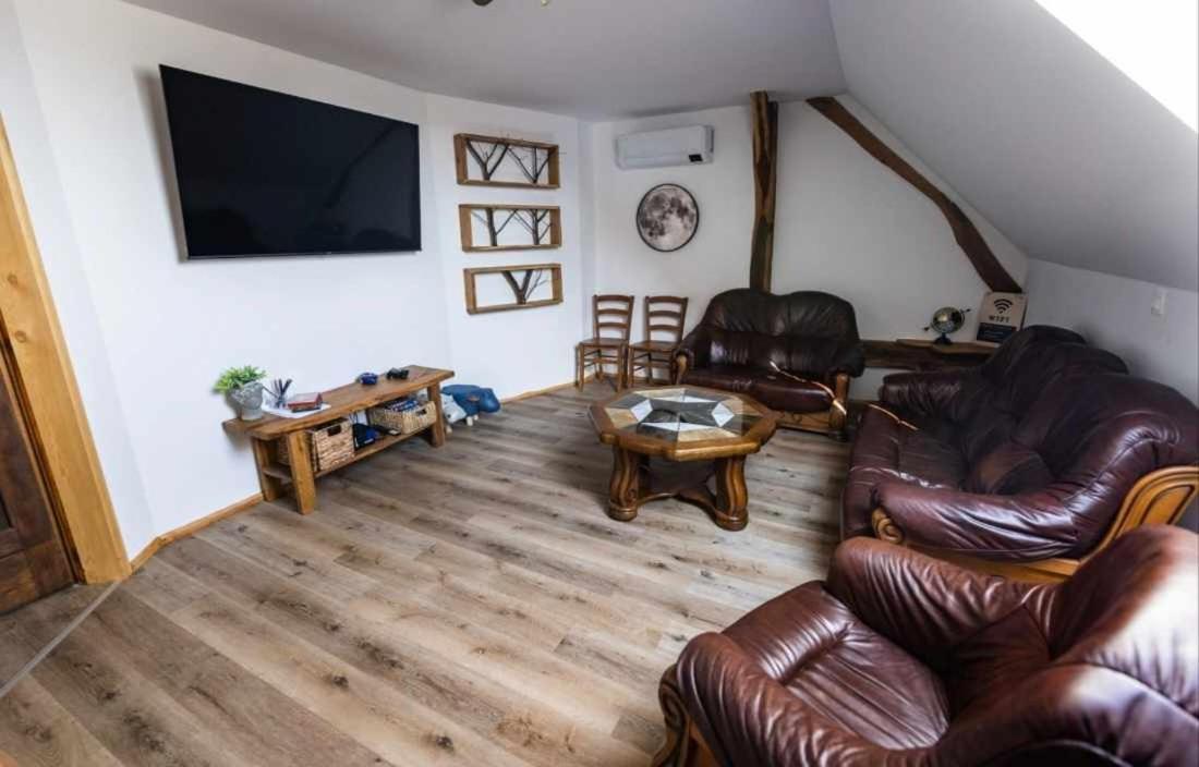 Ranc Jures Apartment Ljutomer ภายนอก รูปภาพ