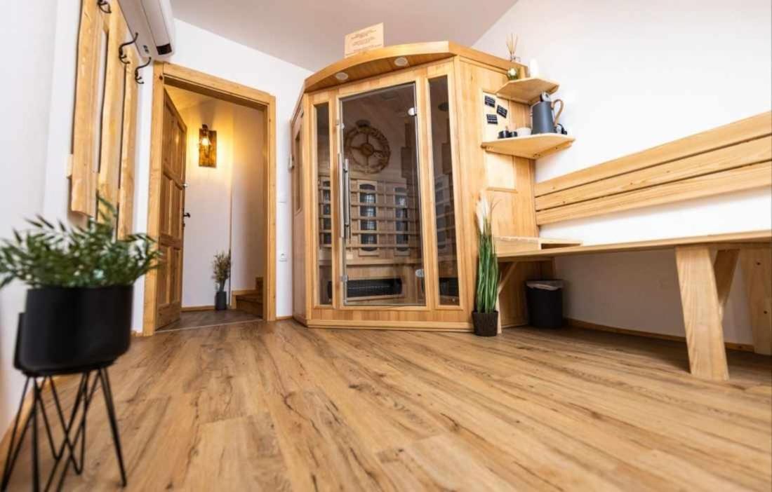 Ranc Jures Apartment Ljutomer ภายนอก รูปภาพ